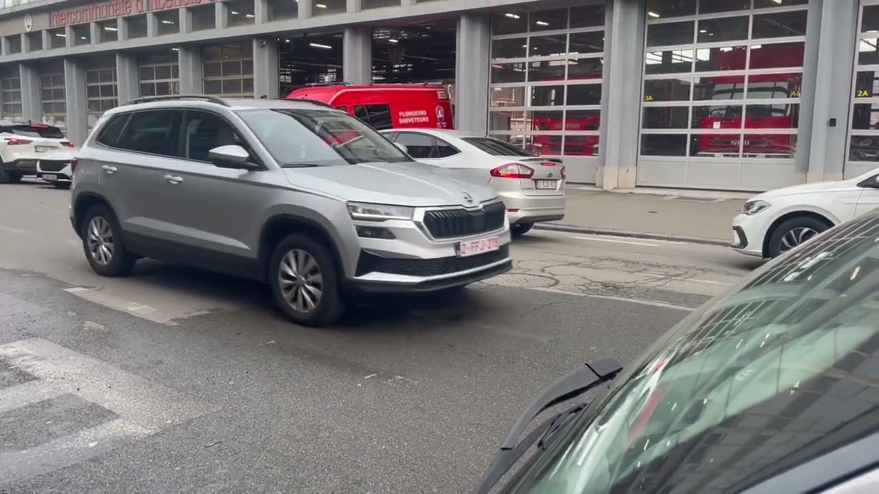 Pompiers de Liège IILE : Départ Véhicule Plongeur Sauveteur.. Sans alarme de départ.