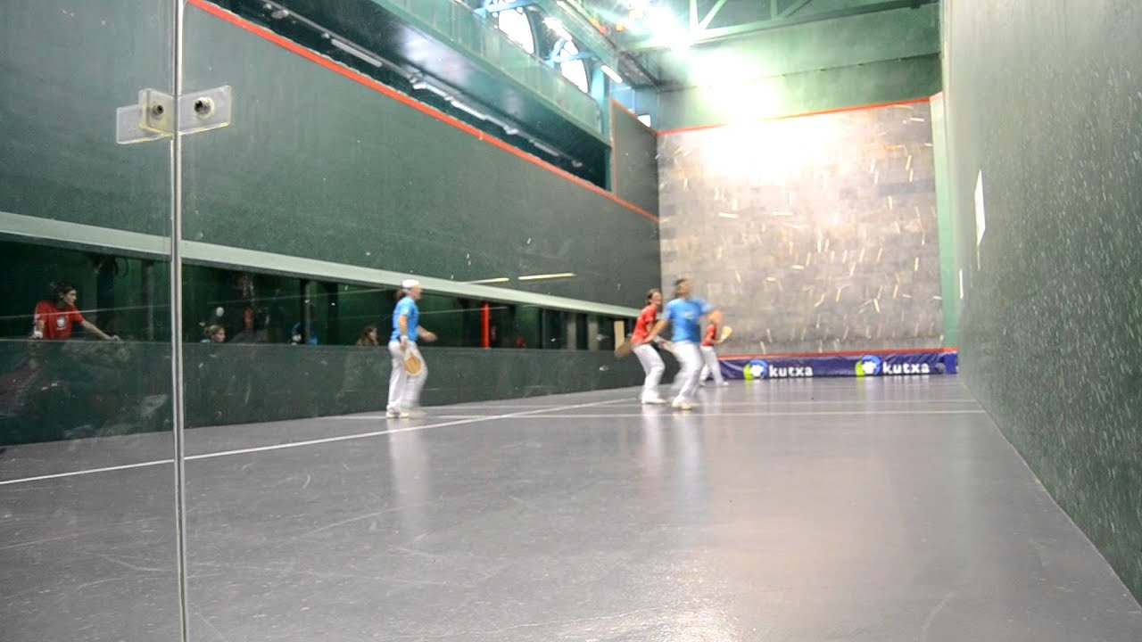 KUTXA SARIA DE TRINKETE DE PELOTA FEMENINA 2012