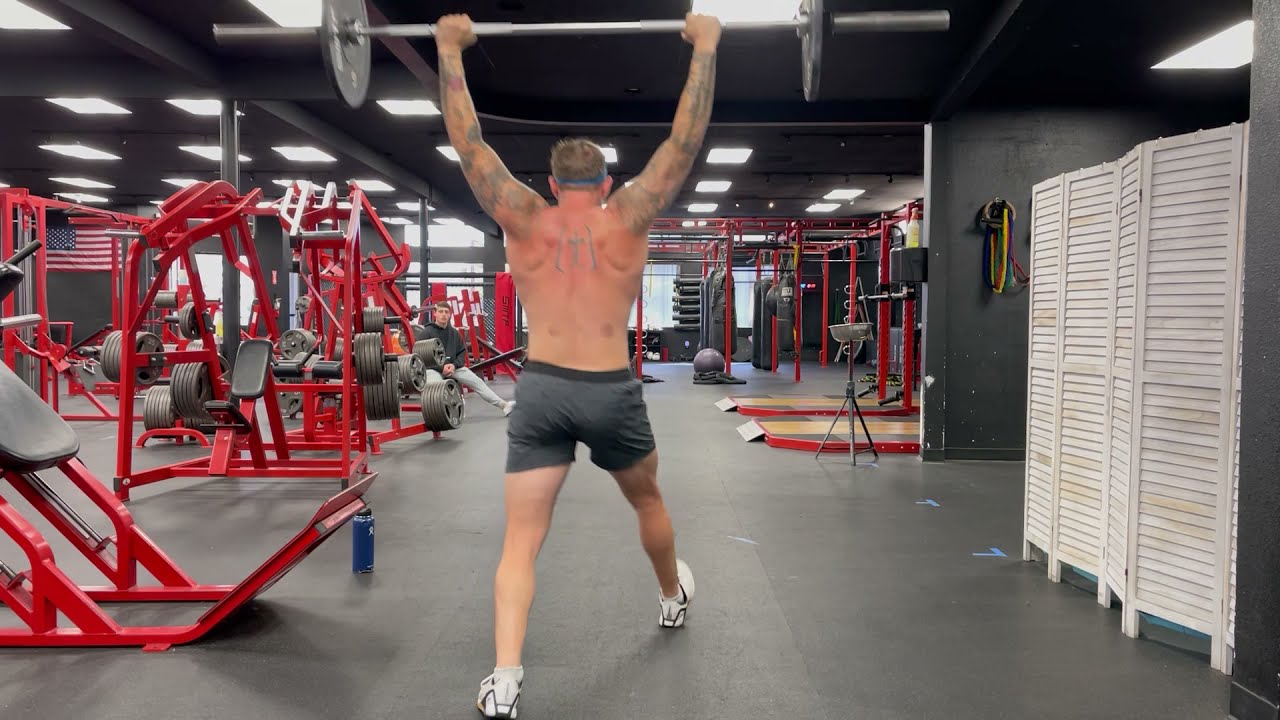 21.04.11. overhead barbell lunge