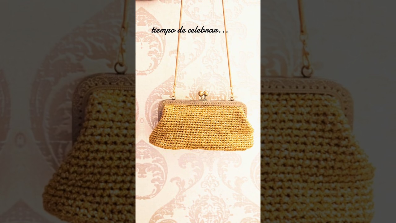 Clutch dorado estilo vintage, ideal para un look de invitada perfecta 👛