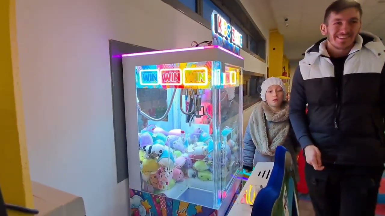 🚘 Entriamo per un gelato… usciamo con le scarpe! 👟😂 #susanna 