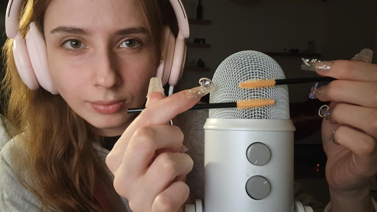 Blue yeti mic scratching with mouth sounds (no talking) ASMR