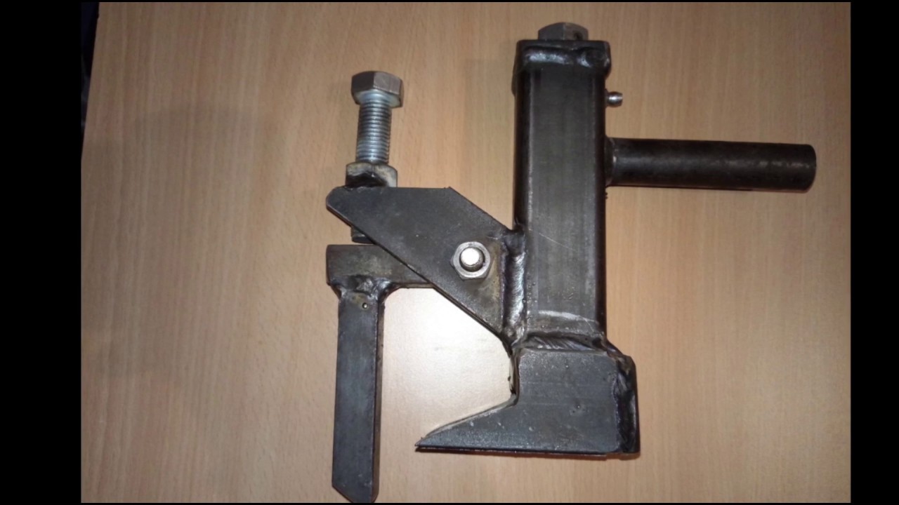 Cum se foloseste o presa pentru dejantat | How to use a bead breaker tool