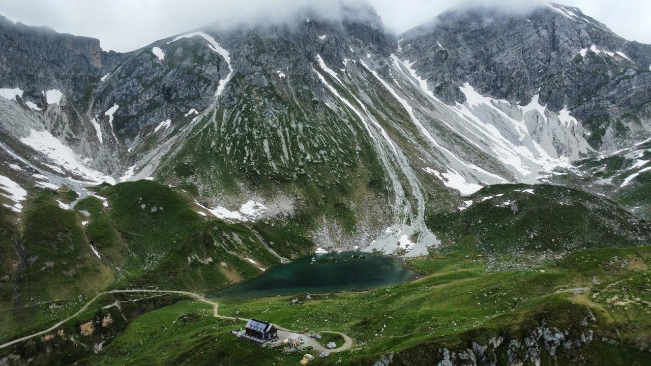 Hiking in Alps with dog, eating 4 course vegan/vegetarian meal, Yoga flow about 2000m. GoPro / DJI