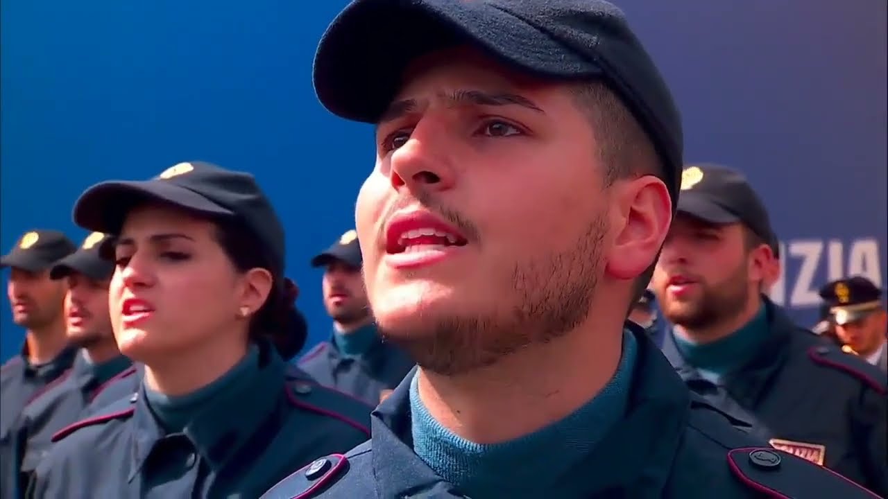 L'Inno d'Italia conclude la cerimoia del 172° Anniversario della fondazione della Polizia