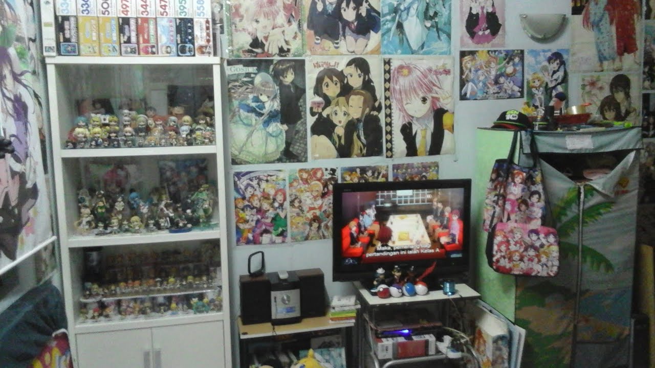 Otaku stuff is not forgotten (my otaku room)