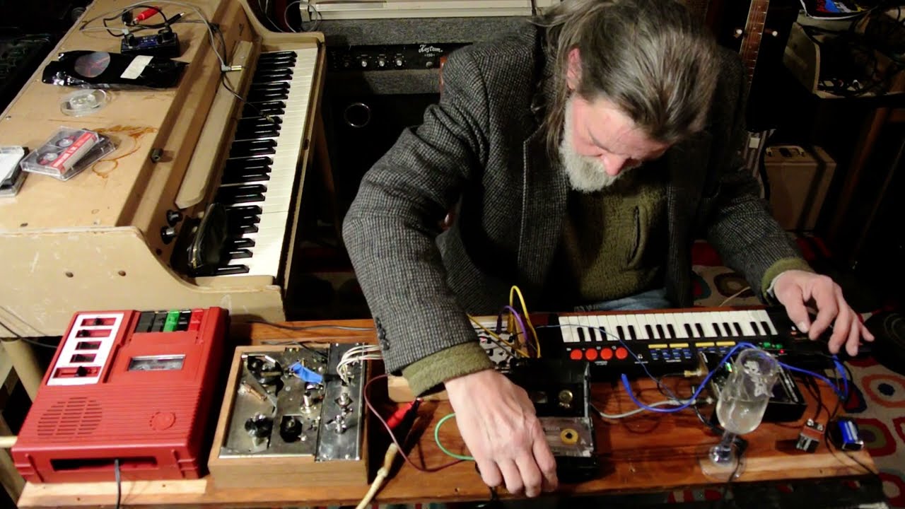 Musique Cemente: Cassette tape loop and cv radio.