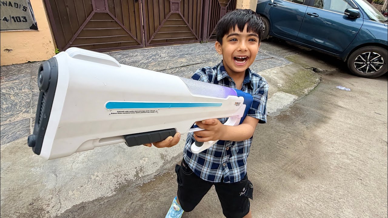 Ye kon si water gun le aaya😍for holi
