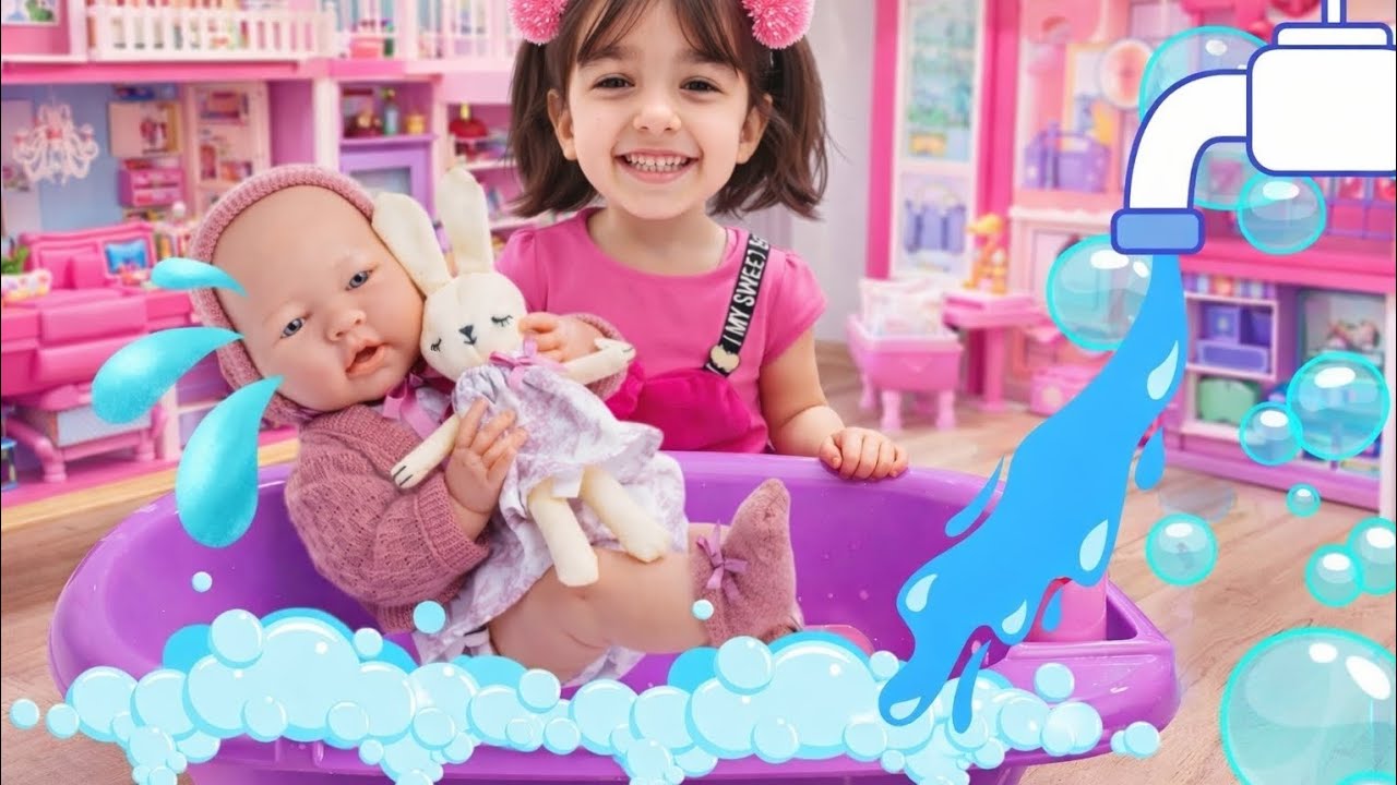 BARBİE EVCİLİK VİDEOLARI ASYA BEBEĞİNİ BANYO YAPTIRIYOR kız evcilik banyo videoları