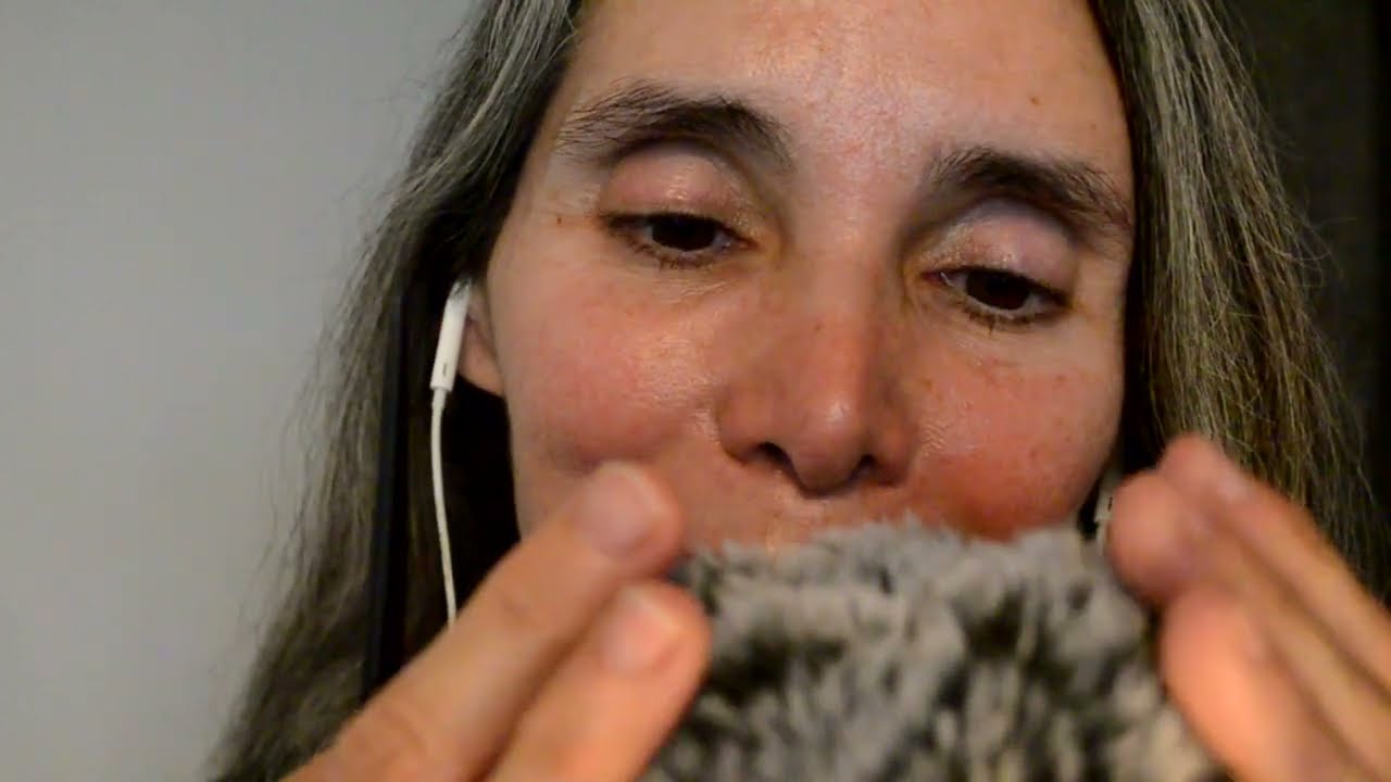 ASMR ATENCION PERSONAL - MASAJE RELAJANTE EN TU CABELLO