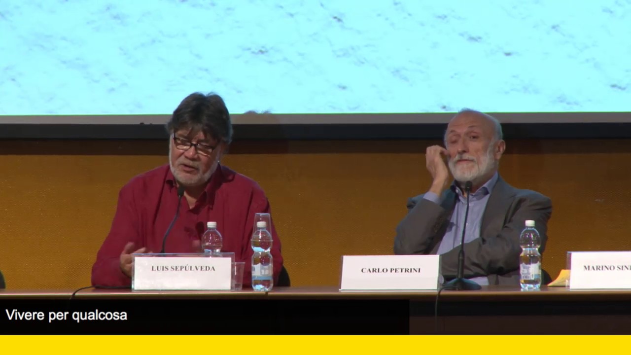 Luis Sepúlveda dialoga con Carlo Petrini