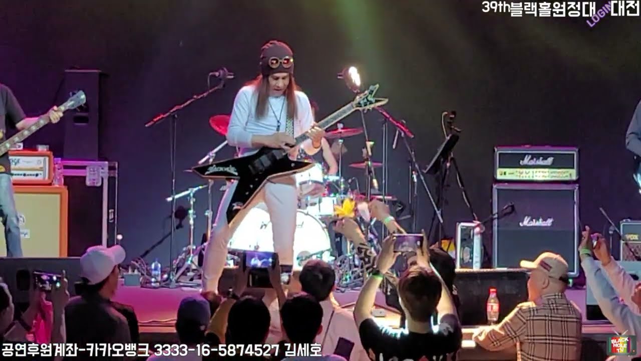 Somewhere over the Rainbow-Black Hole Live version.