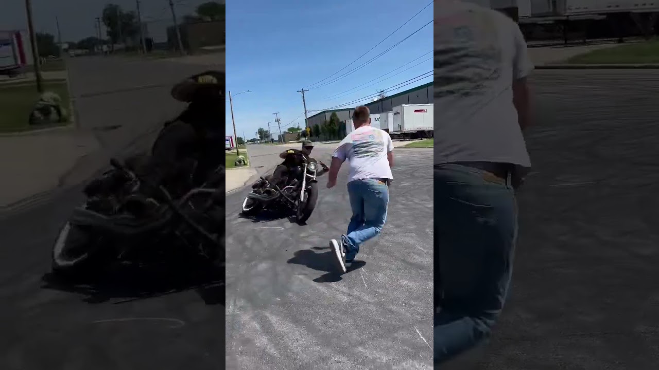 Camera man almost gets it😆 Harley Drift
