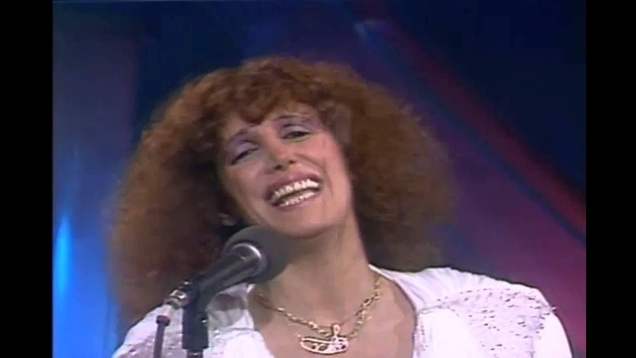 VALERIA LYNCH - 