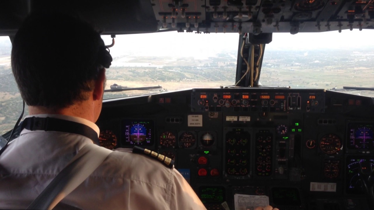 B 737-400 Landing in Athens (LGAV) RWY 21R