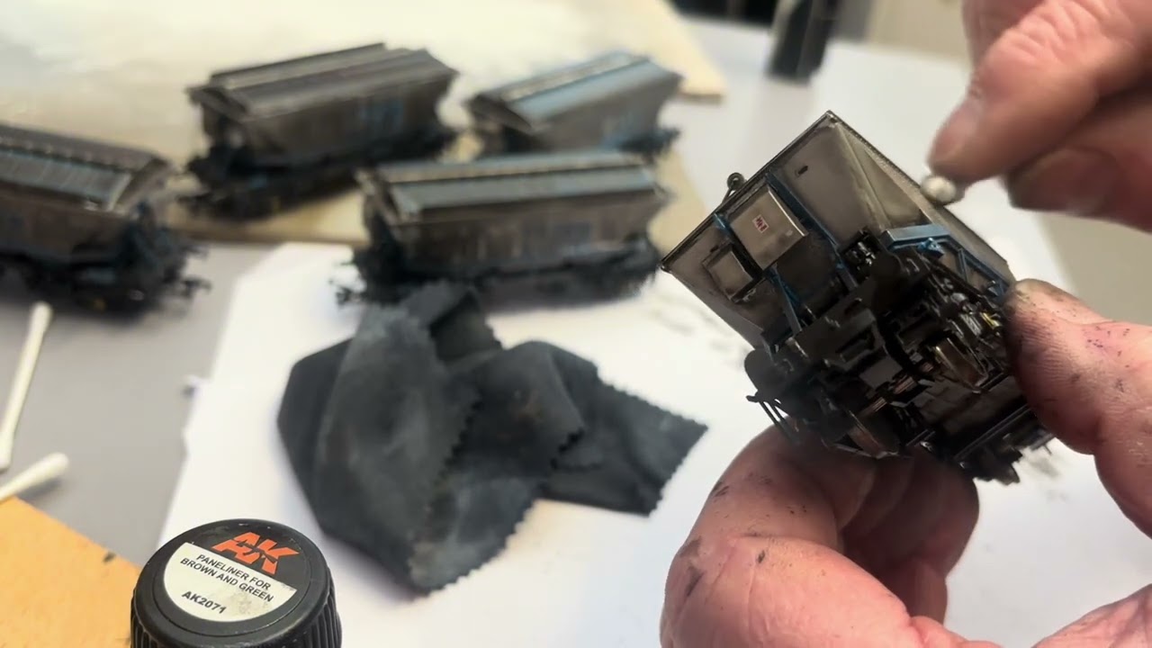 Weathering Cavalex CDA Wagons and how I did it, oo gauge