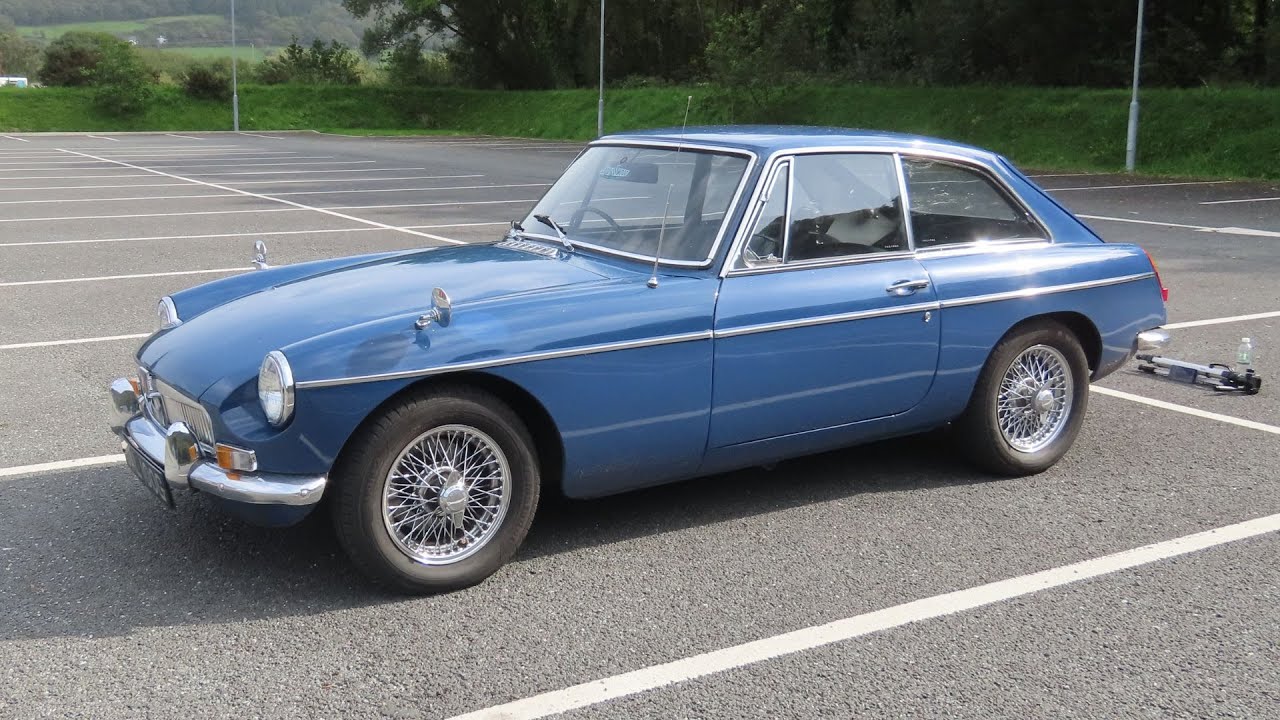 1969 MG MGB GT - Start up, exhaust, and full vehicle tour