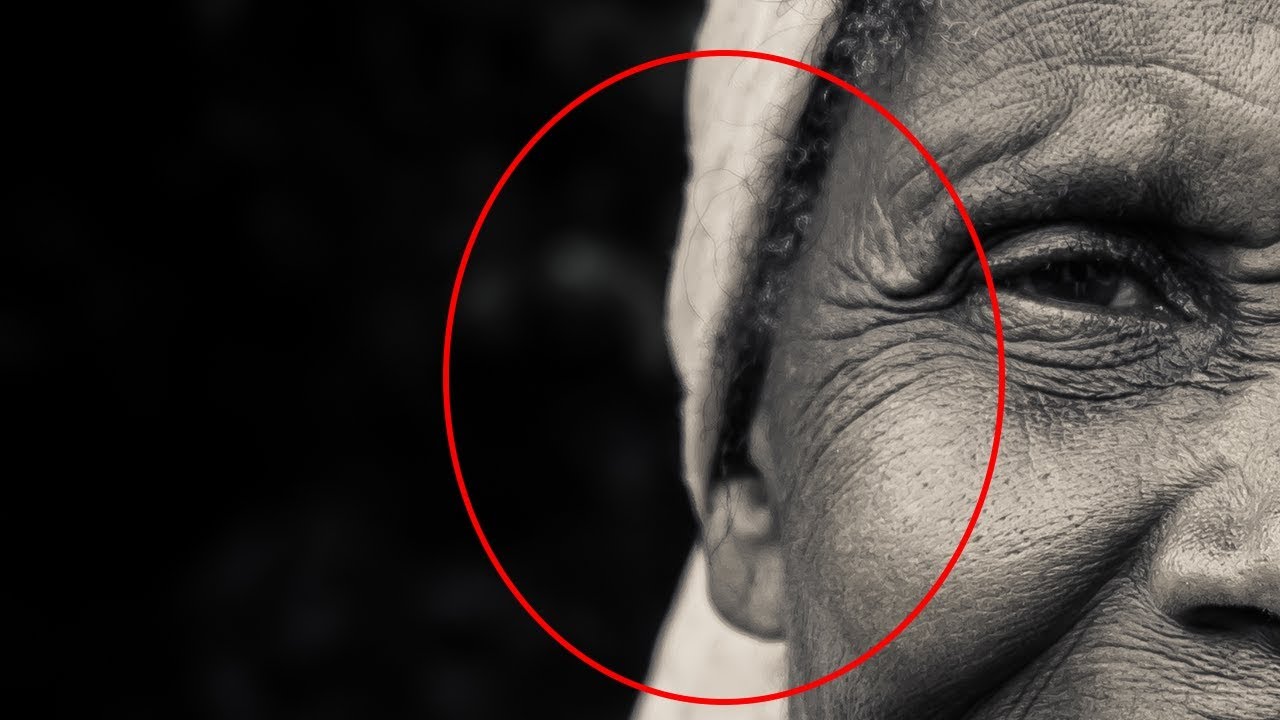 DRAWING THE EAR AND EYE WRINKLES OF AN OLD WOMAN