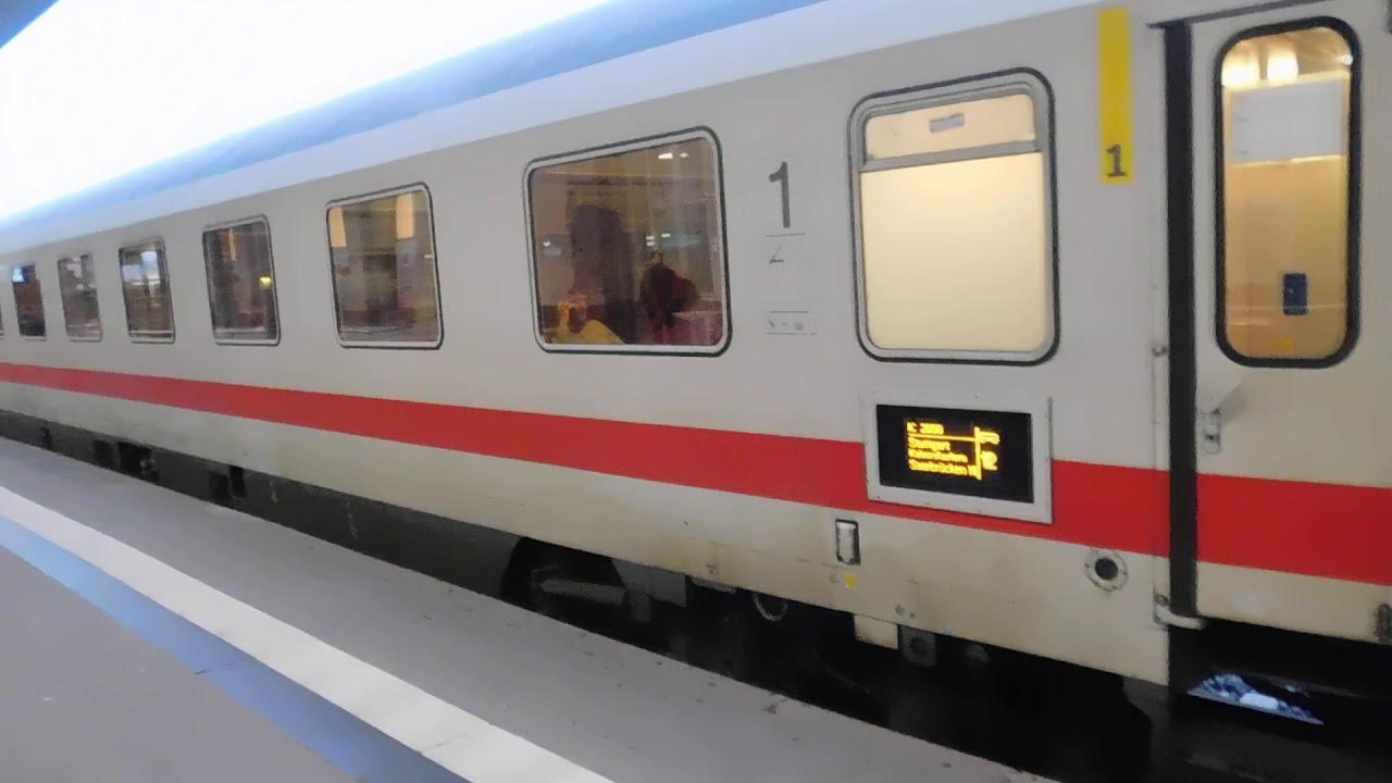 T&uuml;r geht zu - Paar wird getrennt - Fernzug nach Saarbr&uuml;cken Hbf in Mannheim Hbf