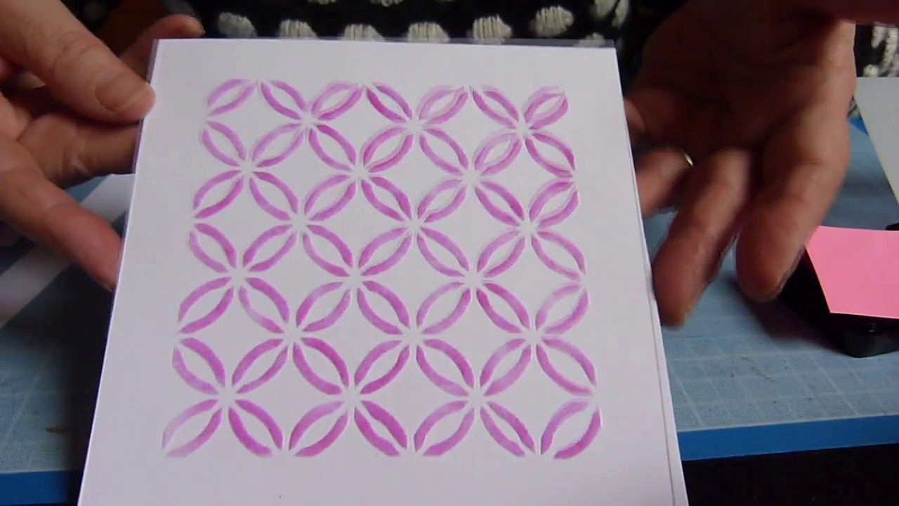 Scrapbooking : remplacez le classeur de gaufrage par un pochoir plastifié, pour embosser