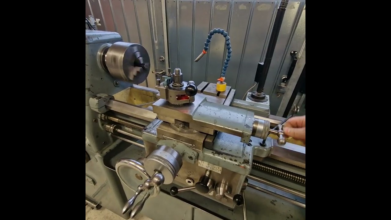 Weiler LZ330 metal lathe