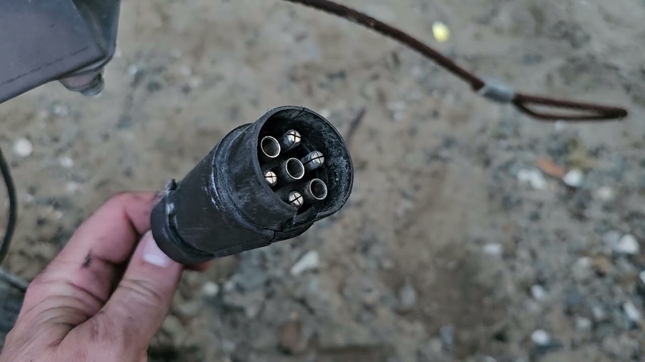 Wtyczka przyczepki. Jak zabezpieczyć, żeby nie mieć niespodzianki niedziałających świateł.