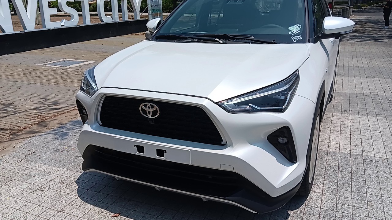 Driving the 2025 Toyota Yaris Cross S HEV | RevAutoPH