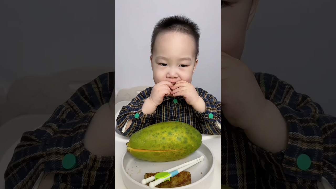 💞💞今天吃木瓜、雞排嗚嗚….😋#小吃貨的日常#寶寶吃飯