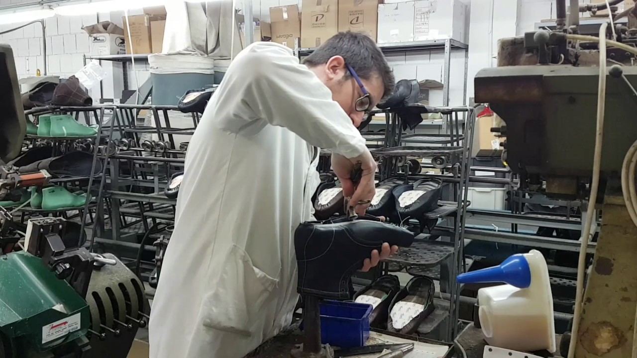 Il montaggio delle scarpe fase 2 3