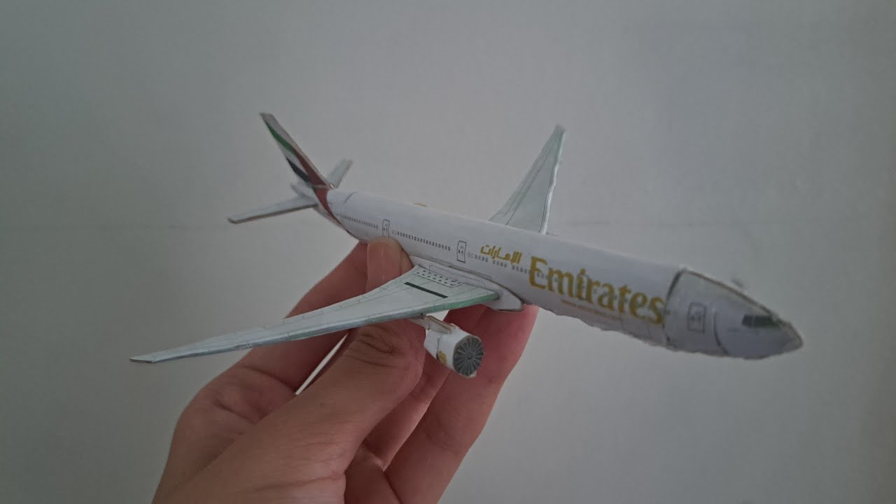 Emirates (A6-ENF) Boeing 777-31HER Papercraft Model Making