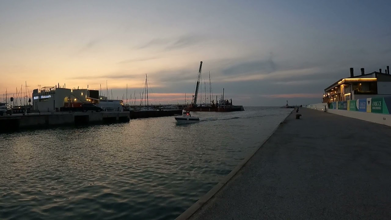 Sunset Vibes - estate sul porto di Gabicce Mare