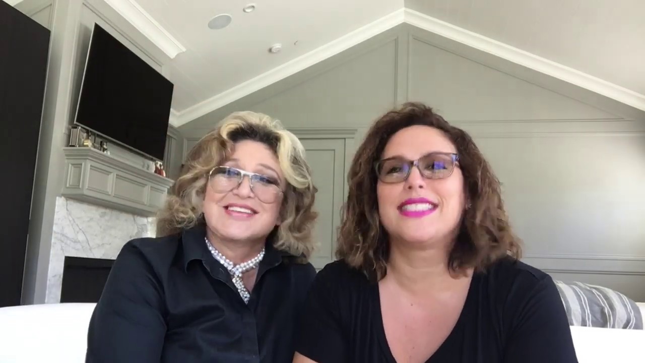 Sigue mi mamá Angélica María contestando preguntas de sus fans desde mi casa. Angélica Vale