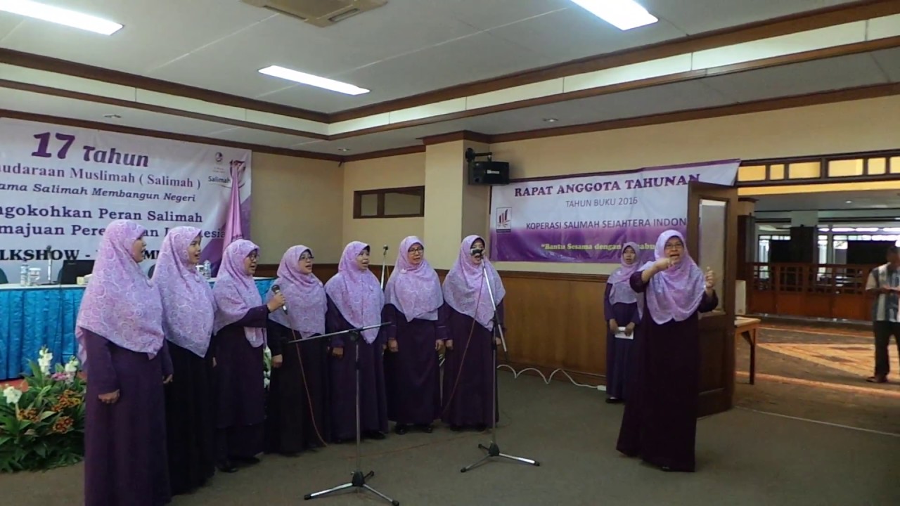 Latihan Menyayikan Mars Salimah