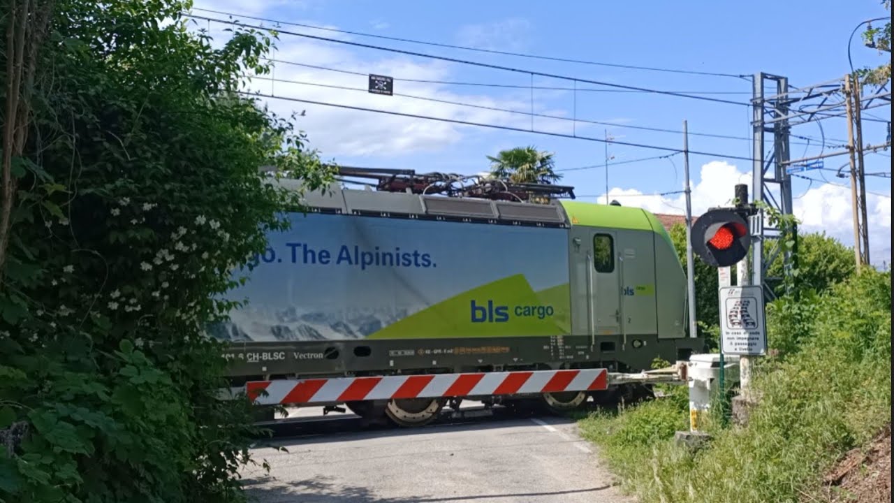 Passaggio a livello // Level crossing // (Ispra)