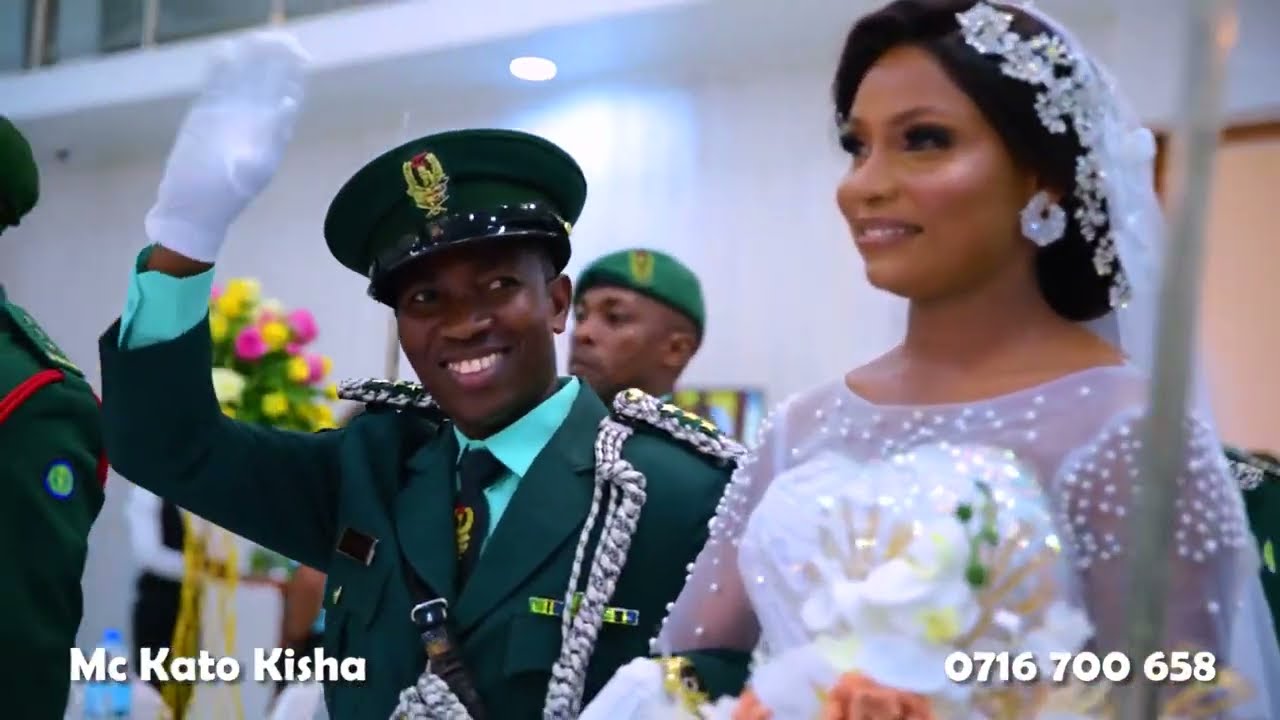 HII LAZIMA ITAKUSISIMUA VILE CAPTAIN WA KIJESHI NA MKEWE WALIVYOINGIA UKUMBINI |MR AND MRS WAZIRI