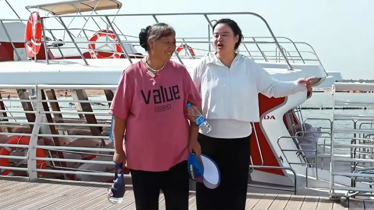 丹丹带婆婆去看海，骑骆驼！一家人玩儿得不亦乐乎！【胖手手丹丹】