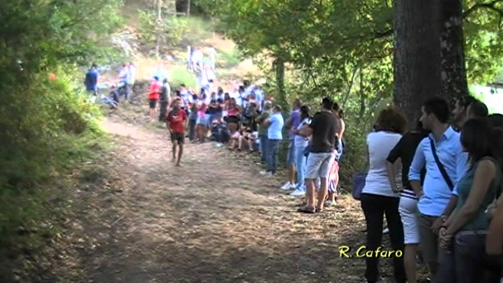 Corsa podistica a piedi nudi 