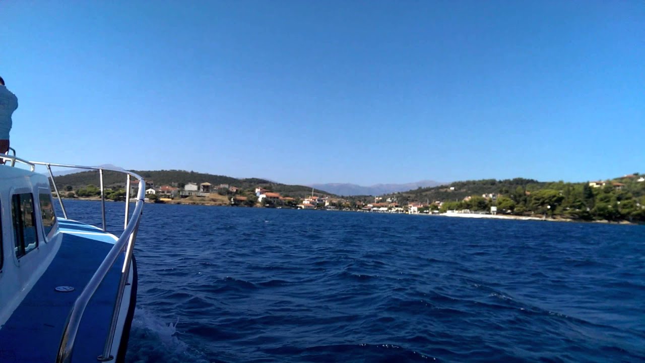 Χάνια-Τριζόνια με το πλοιάριο