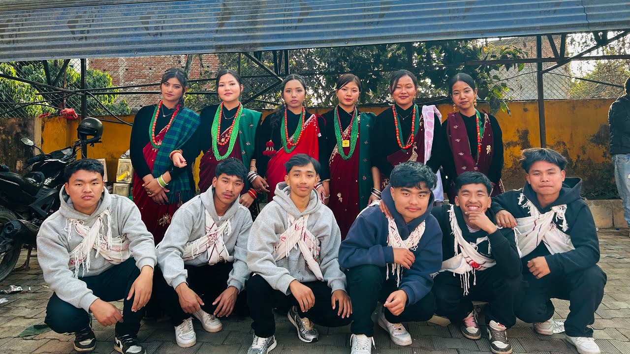 Bato mathi bato muni ❤️(Gurung song)||cover dance #groupdance #sadhanathakuri 