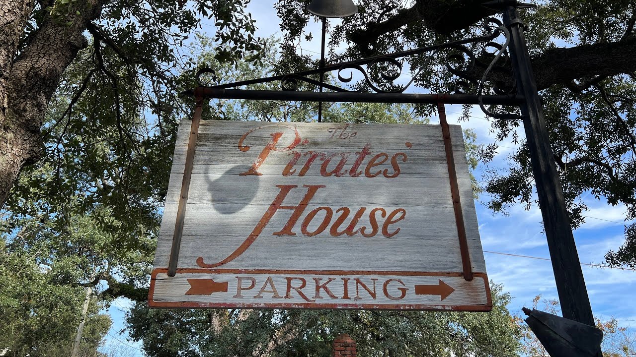 Eating at The Pirate’s House Restaurant in Savannah, GA | World Famous Restaurant in Savannah