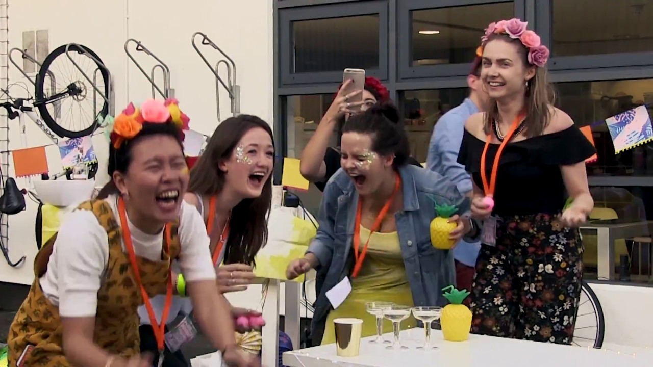Prosecco Pong | Get that Festival Feeling
