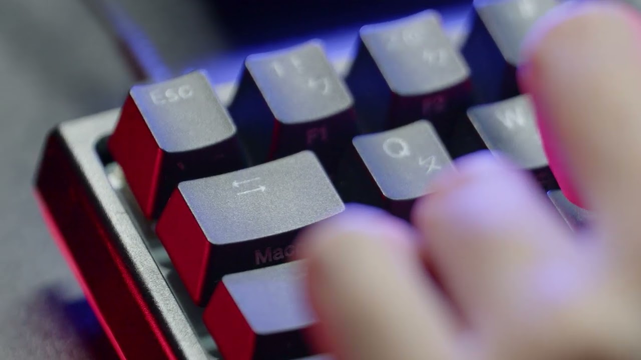 Alien Music Played From My Keyboard 星空罵聲連連 While My PC Rendered Regret in 144p 2 With CloseUp Shots