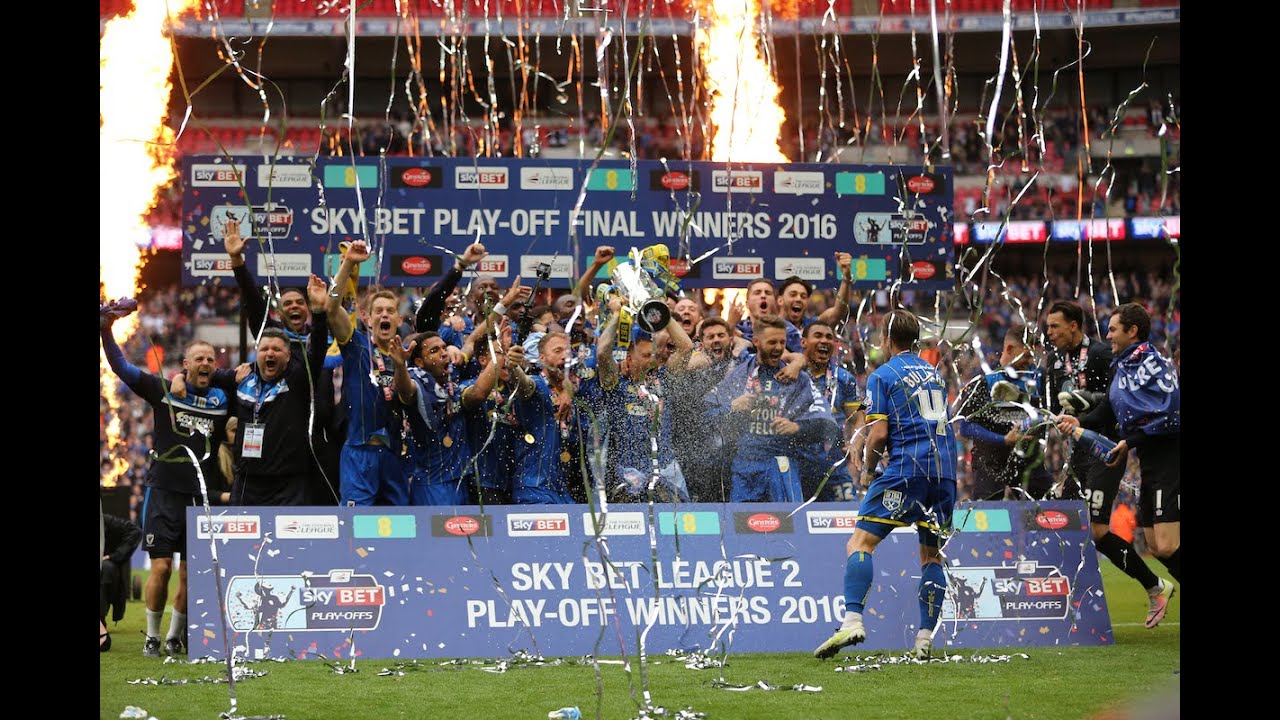The Trophy CELEBRATIONS! 🏆 | 2016 League Two Play-Off Final 🟡🔵