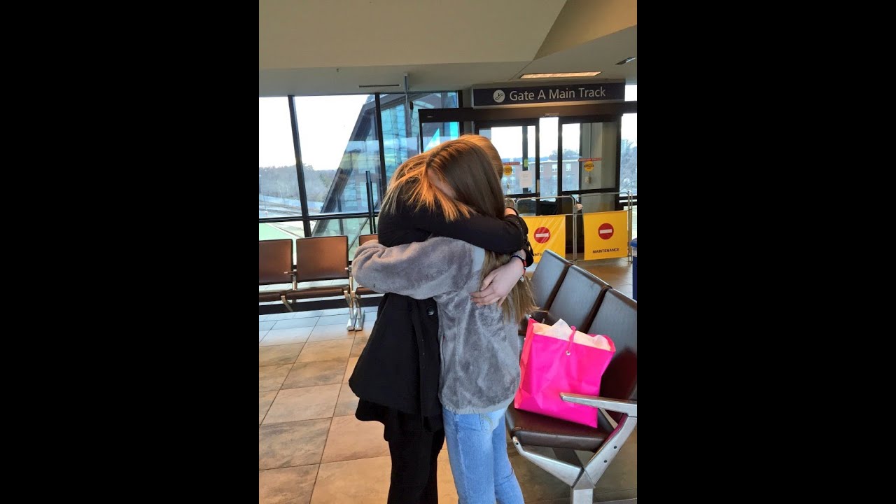 Internet friends meeting for the first time 22 11 14