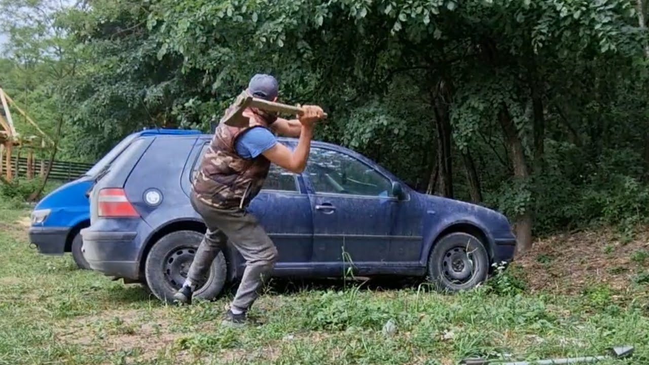 Cornel are mari probleme !! A venit proprietarul mașini la căsuța din pădure