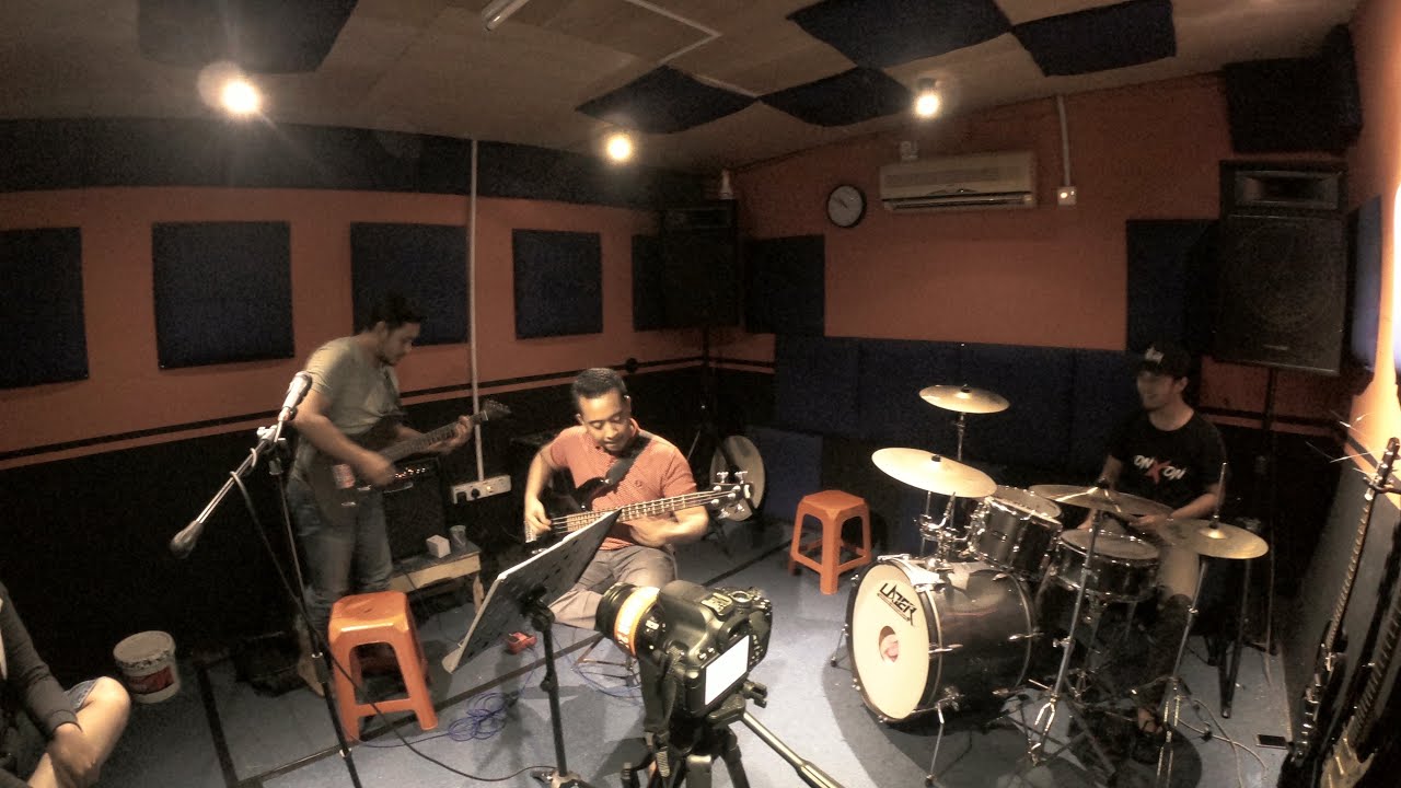 Time running out (cover)SG BAND :