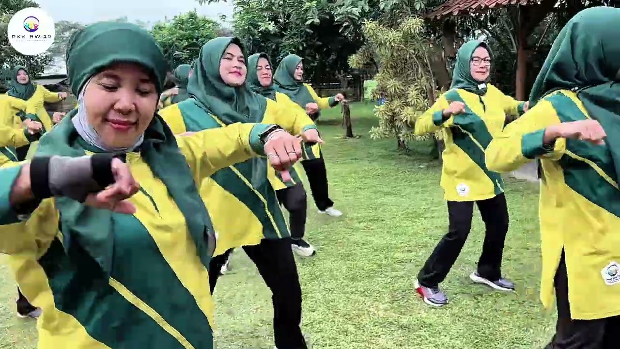 SENAM TABOLA BALE [ “Serunya Senam Bola Bale Ala PKK RW 15”