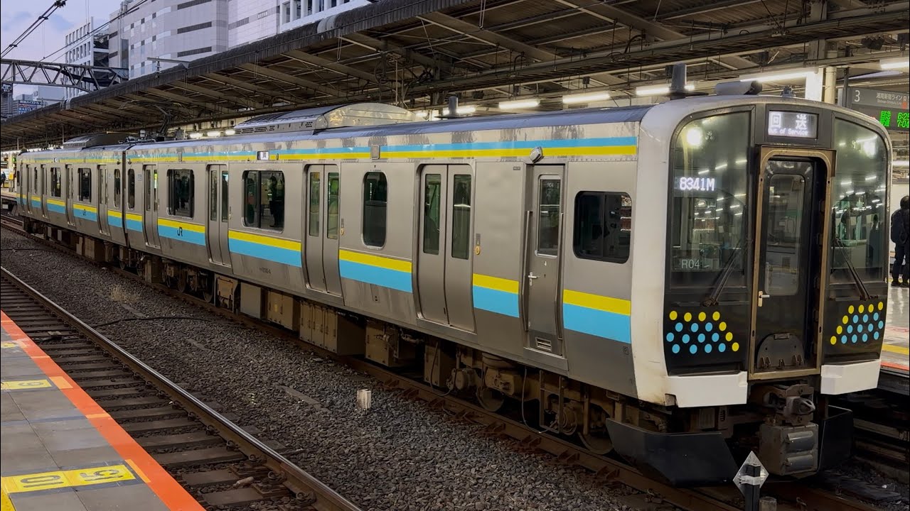 【4K高画質】【E131系R04編成２両  OM入場回送（C保全・滑走対策装置設置）】E131系0番台ﾏﾘR04編成が回送電車として池袋駅3番線に停車〜静かに発車！（回8341M）2026.2.10