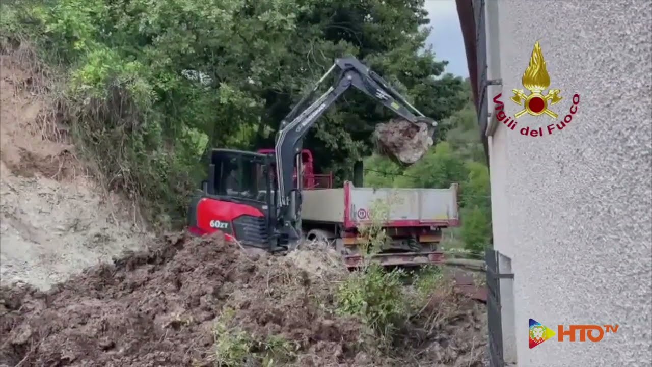Maltempo Marche - Arcevia Loc. Palazzo, Lavori per liberare strade ostruite da detriti - www.HTO.tv