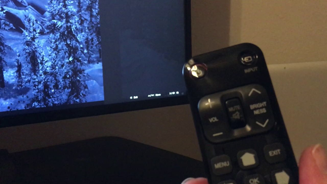 LG 43UD79 - Immediate First Impressions (iPhone Shaky-Cam, Single Take)